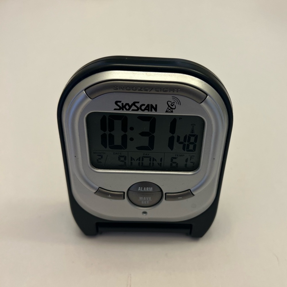 Skyscan Digital Desk Watch, Alarm,‎ Backlights Date, Satellite Connection
